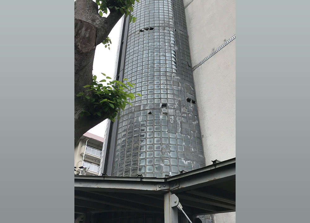 外観一新と屋上緑化で生まれ変わった病院