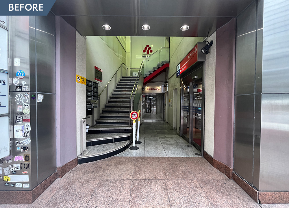 エントランス改修で印象一新、都会に映える建物へ