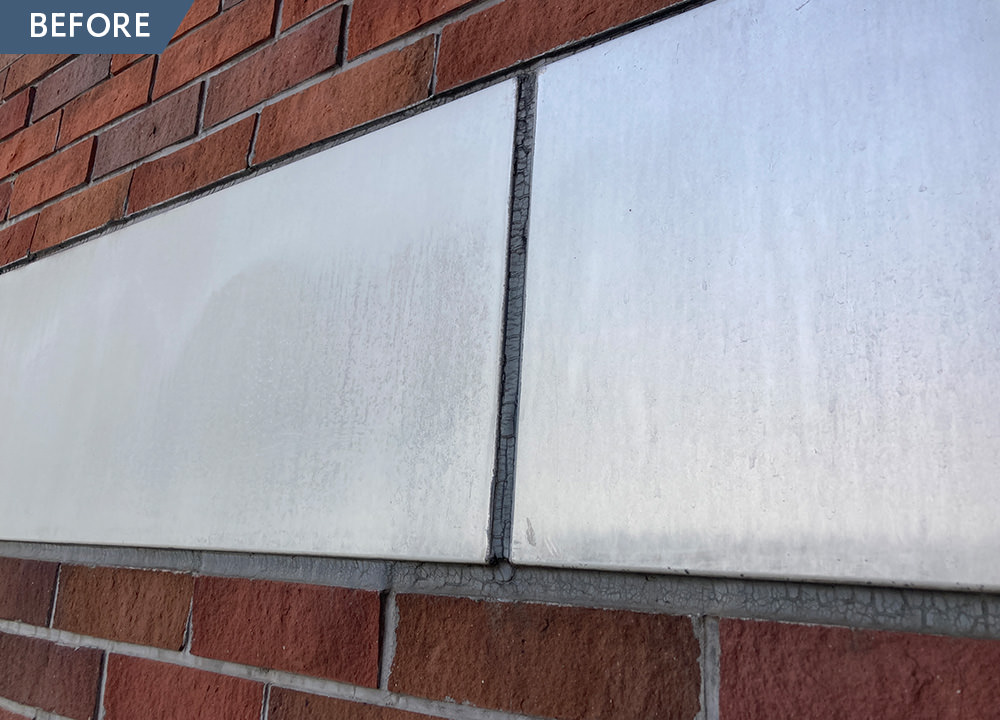 ダイノックシートと特注タイルで外観リニューアル